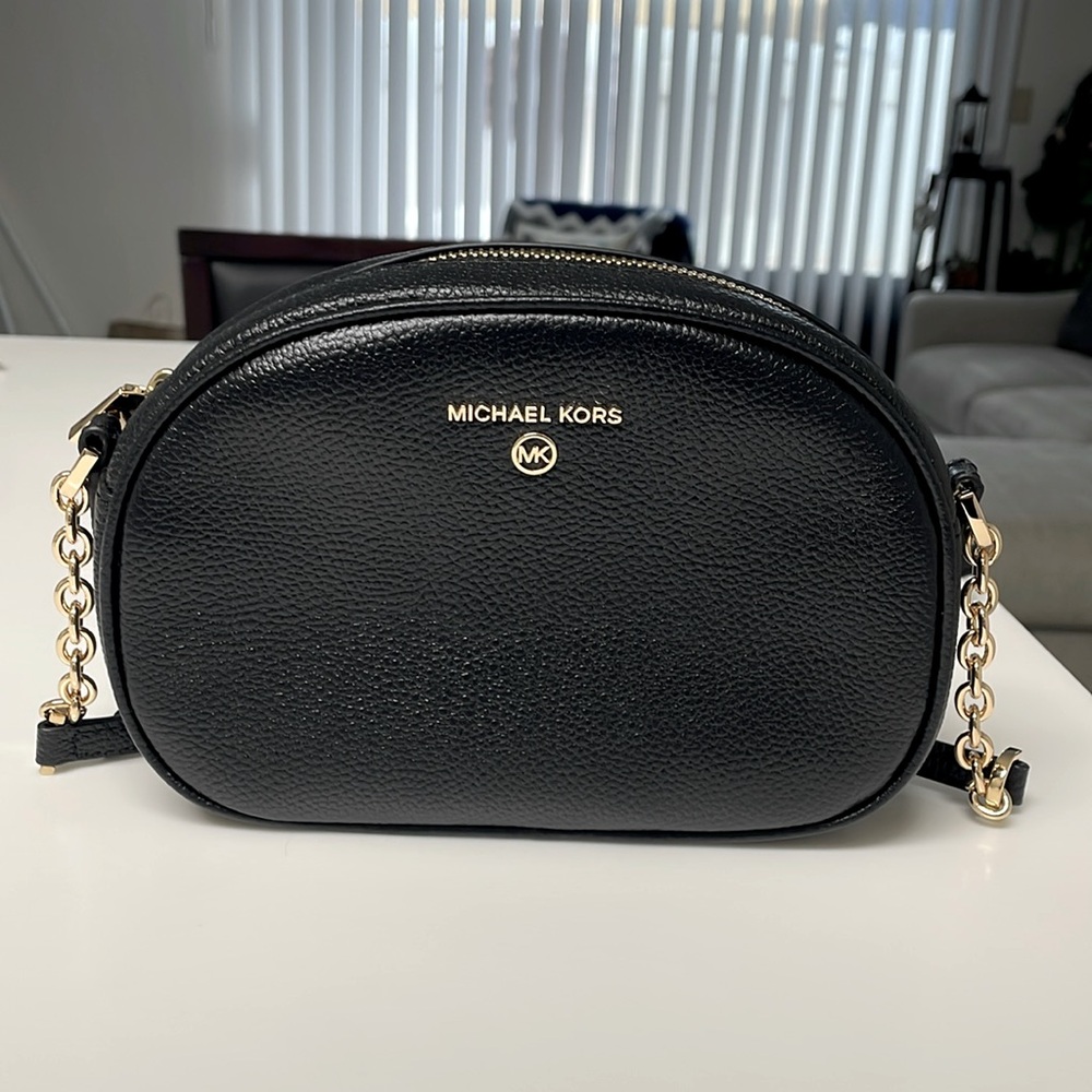 Michael Kors Jet Set Pebbled Leather crossbody bag. Excellent used condition.